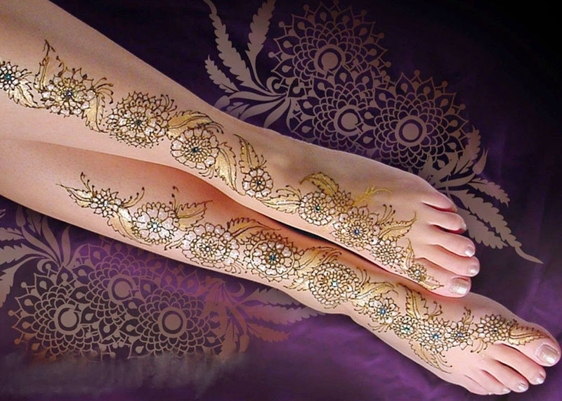 floral design in this Mehndi