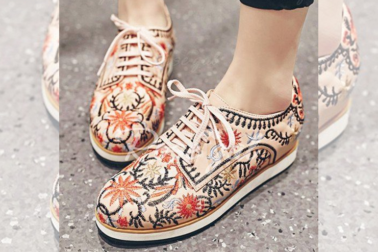 .Lace-Up and Embroidery Design Flat Shoes