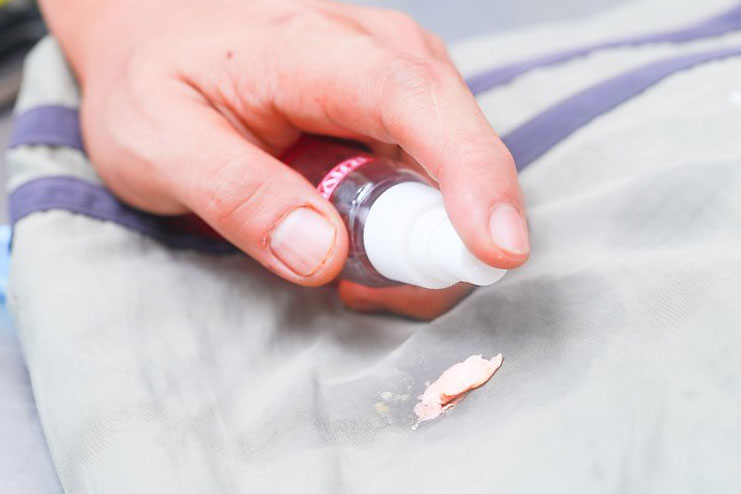How To Remove Chewing Gum From Your Clothes At Home.