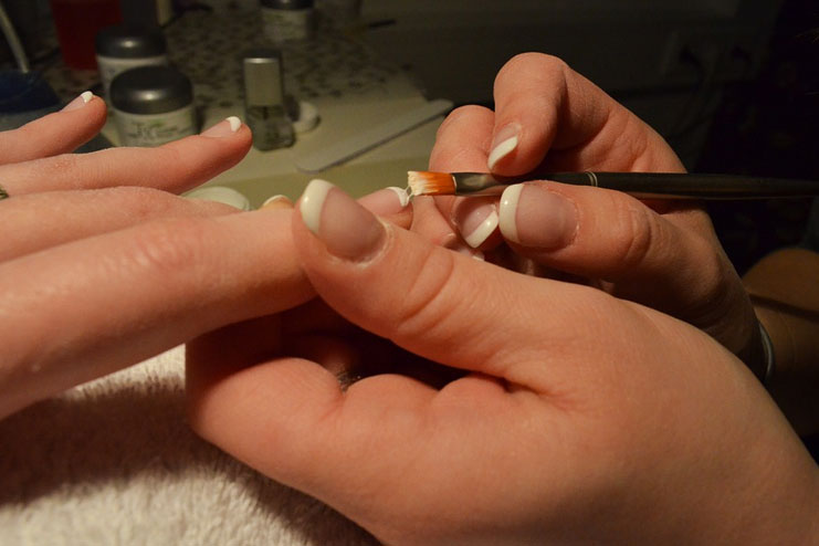 smoothly remove acrylic nails