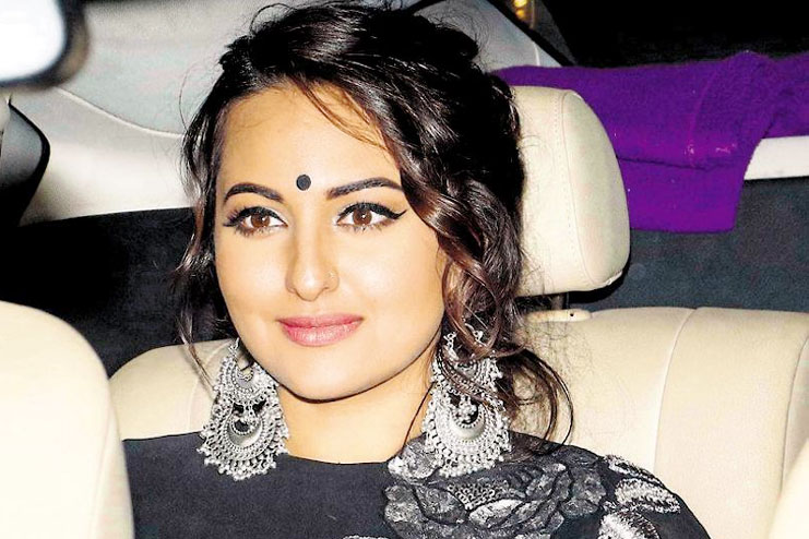 Sonakshi Sinha believes more on the messy hairstyle