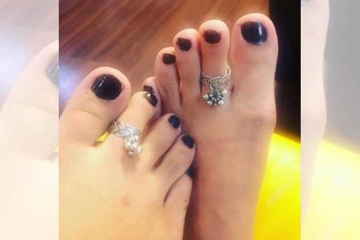 Toe-ring-with-bells