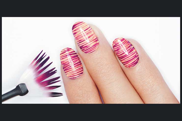 Nail-Art-with-fan-brush