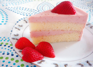 Strawberry mousse cake