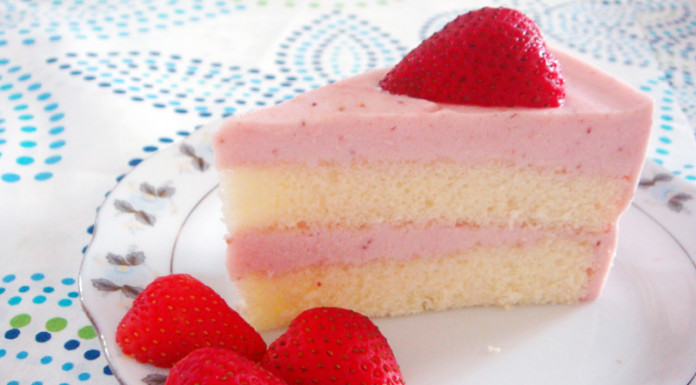 Strawberry mousse cake