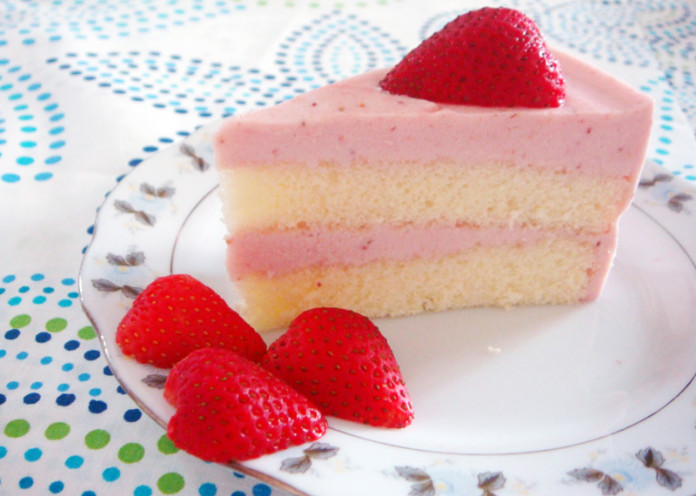 Strawberry mousse cake