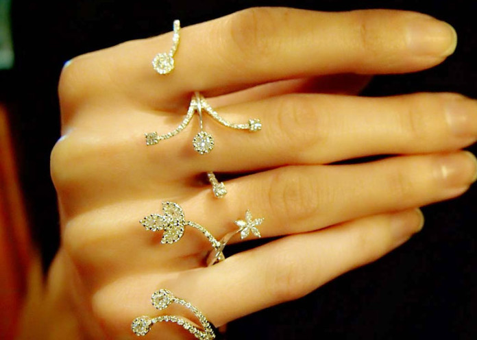 Four finger rings