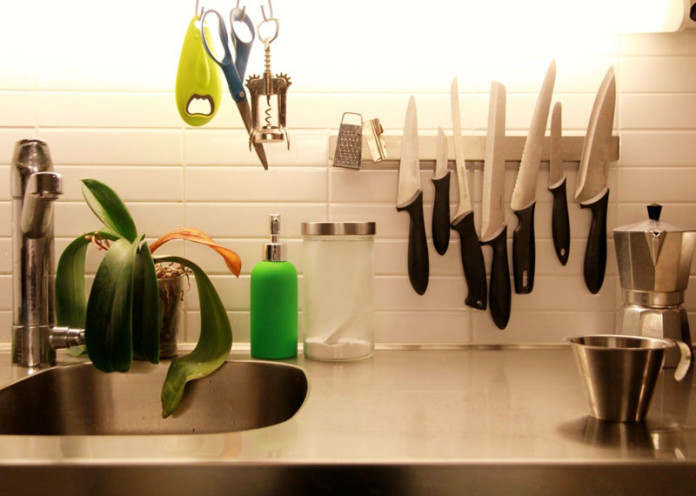 Magnetic kitchen rack