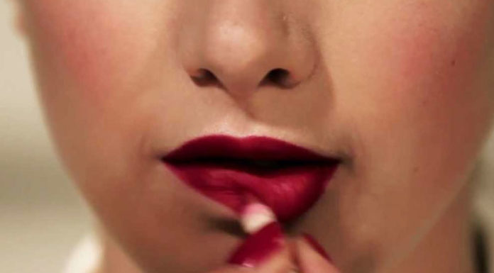 Apply Lipstick Perfectly