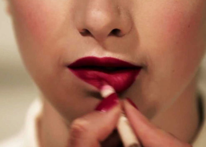 Apply Lipstick Perfectly