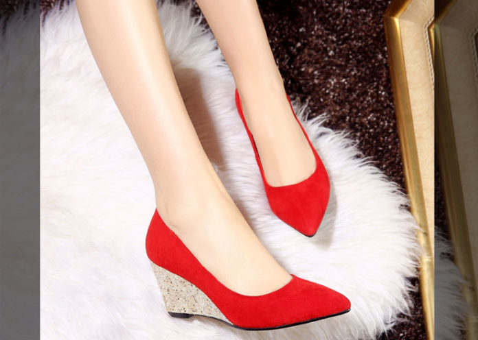 Classic round toe wedges