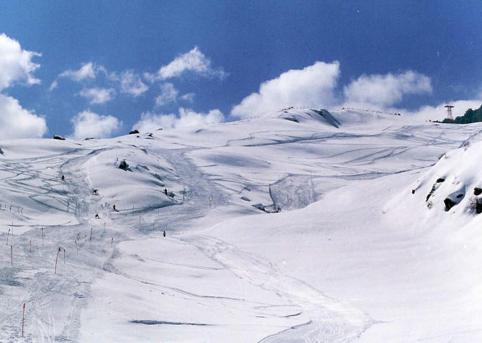 Whoosh the romance in Snow at Auli