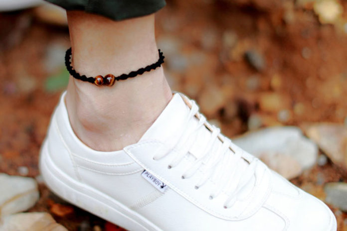 5. Simple woven anklet