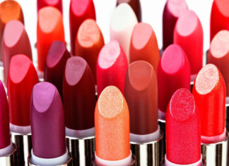 apply lipstick for Beginners