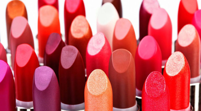 apply lipstick for Beginners