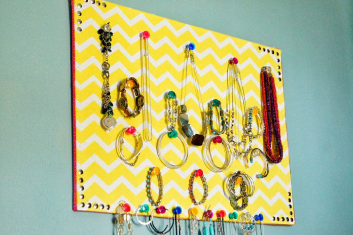 Jewelry corkboard