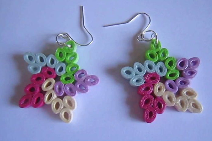 Paper quilling star earrings