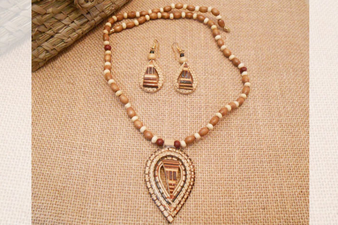 Elegant bamboo jewelry set