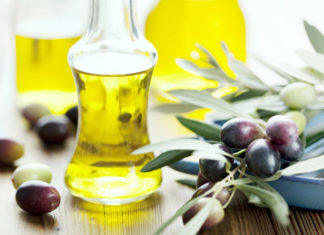 Natural Hair Care Tips Using Jojoba Oil