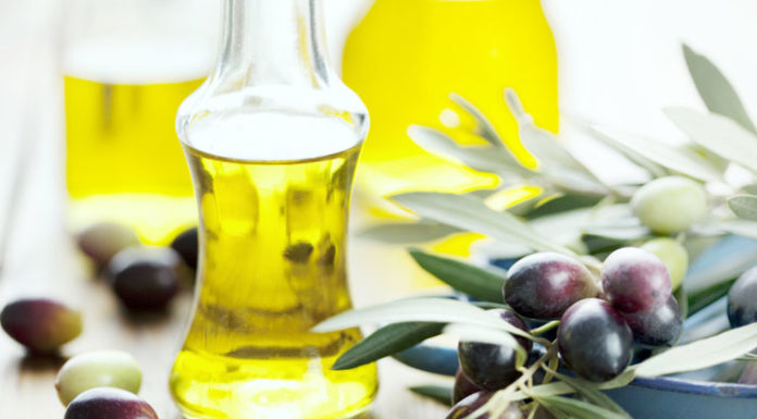 Natural Hair Care Tips Using Jojoba Oil