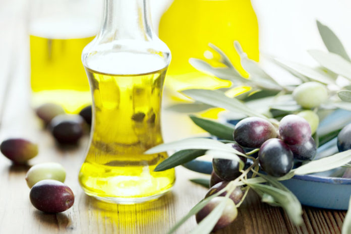 Natural Hair Care Tips Using Jojoba Oil