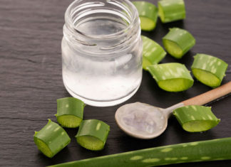 How to Make Aloe Vera Gel And Juice At Home