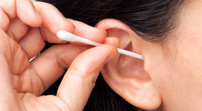 Remove-ear-wax01