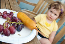 child eating right