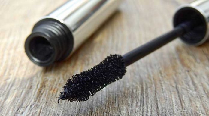 Mascara-at-home01