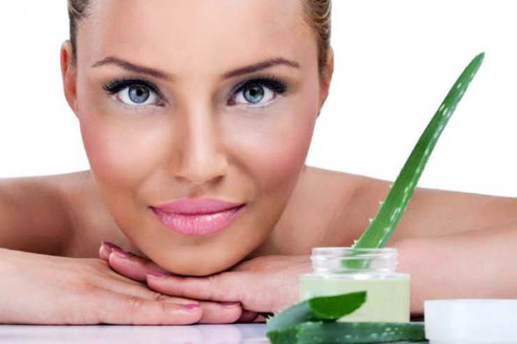 Aloe vera face mask for dry skin