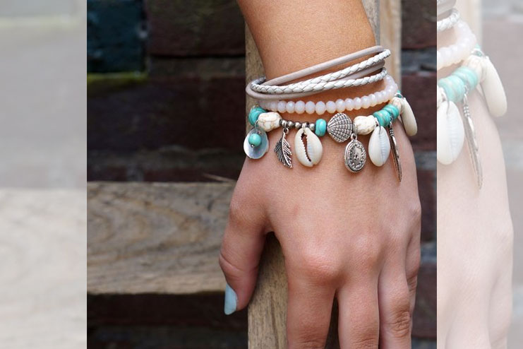 Bracelet with shells