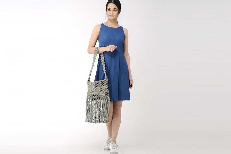 Macrame bag with fringes
