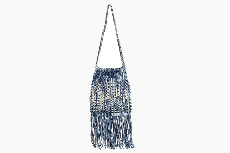 Macrame bag with tussles