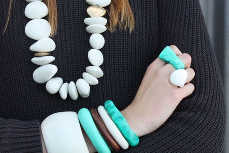 Necklace with pebbles