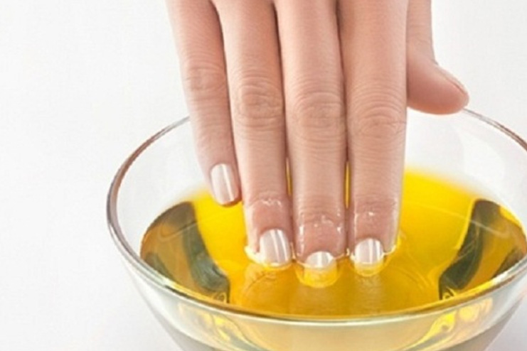 Olive oil and lemon juice for nails