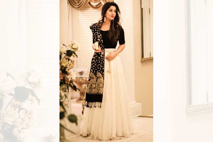 Dupatta-over-top-with-a-long-skirt