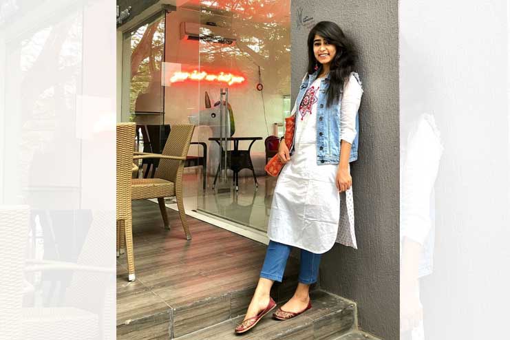 Long-kurti-and-denim-jeans