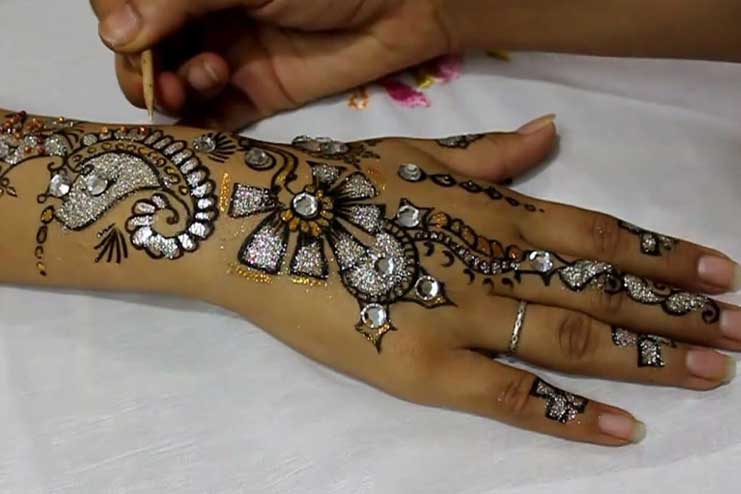 Silver-glitter-mehndi