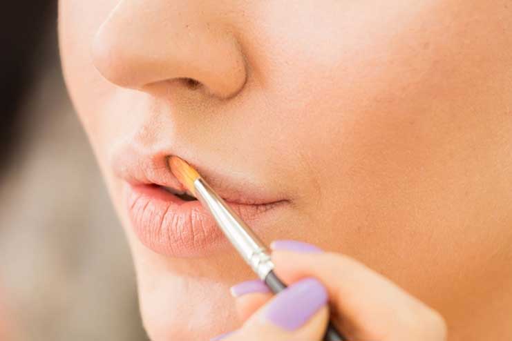 Apply Concealer: Stay Lipstick Lasts Longer