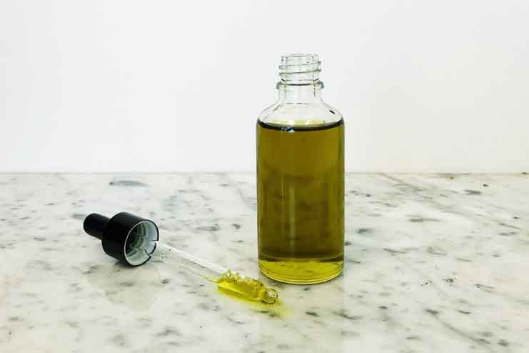 Homemade-Face-Serum-To-Get-Rid-of-Acne-Prone-Skin