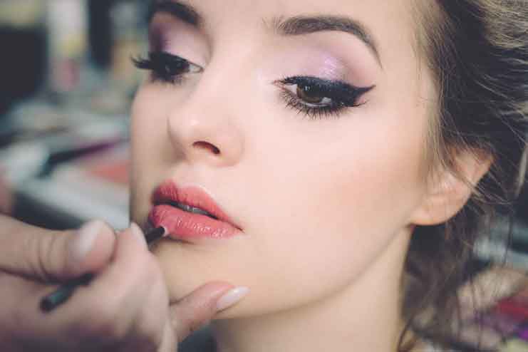 Stick-with-Classic-Makeup-Look