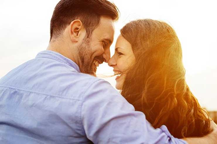 Crush makes you smile : Differences Between Love And Crush