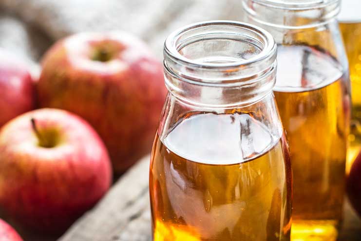 Apple-cider-vinegar-and-honey