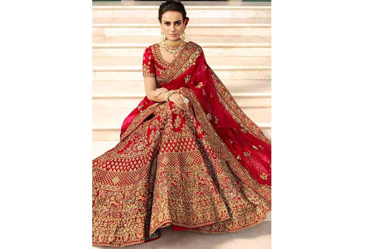 Gold jewelry and red lehenga: Jewelry for Lehenga