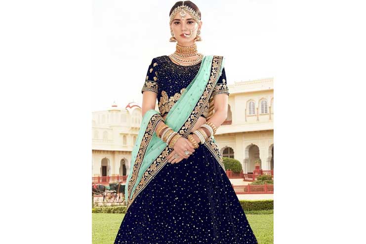 Kundan jewelry and blue lehenga