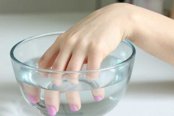 Dip-your-nails-to-cold-water-to-dry