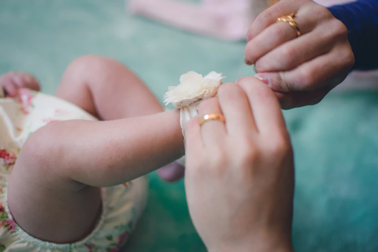 See-if-babys-nails-are-grown