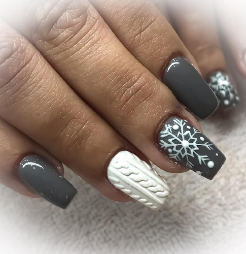 Snowy nail art for Christmas 