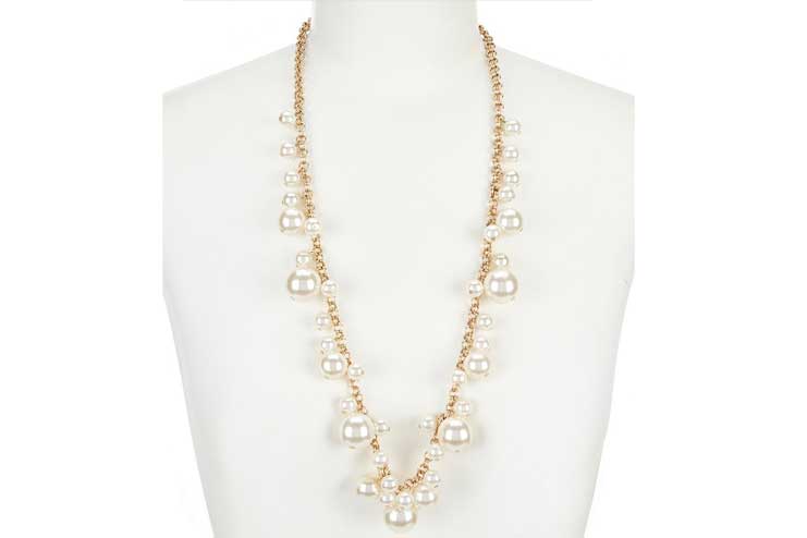 A-long-chain-with-pearls