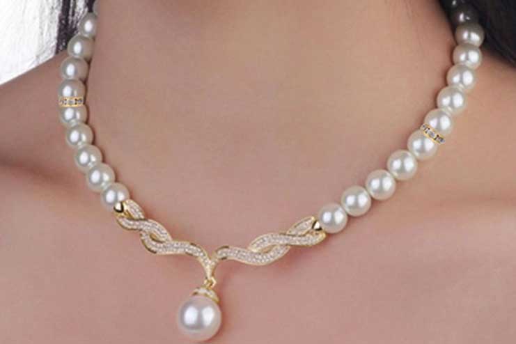 Beaded-pearl-necklace